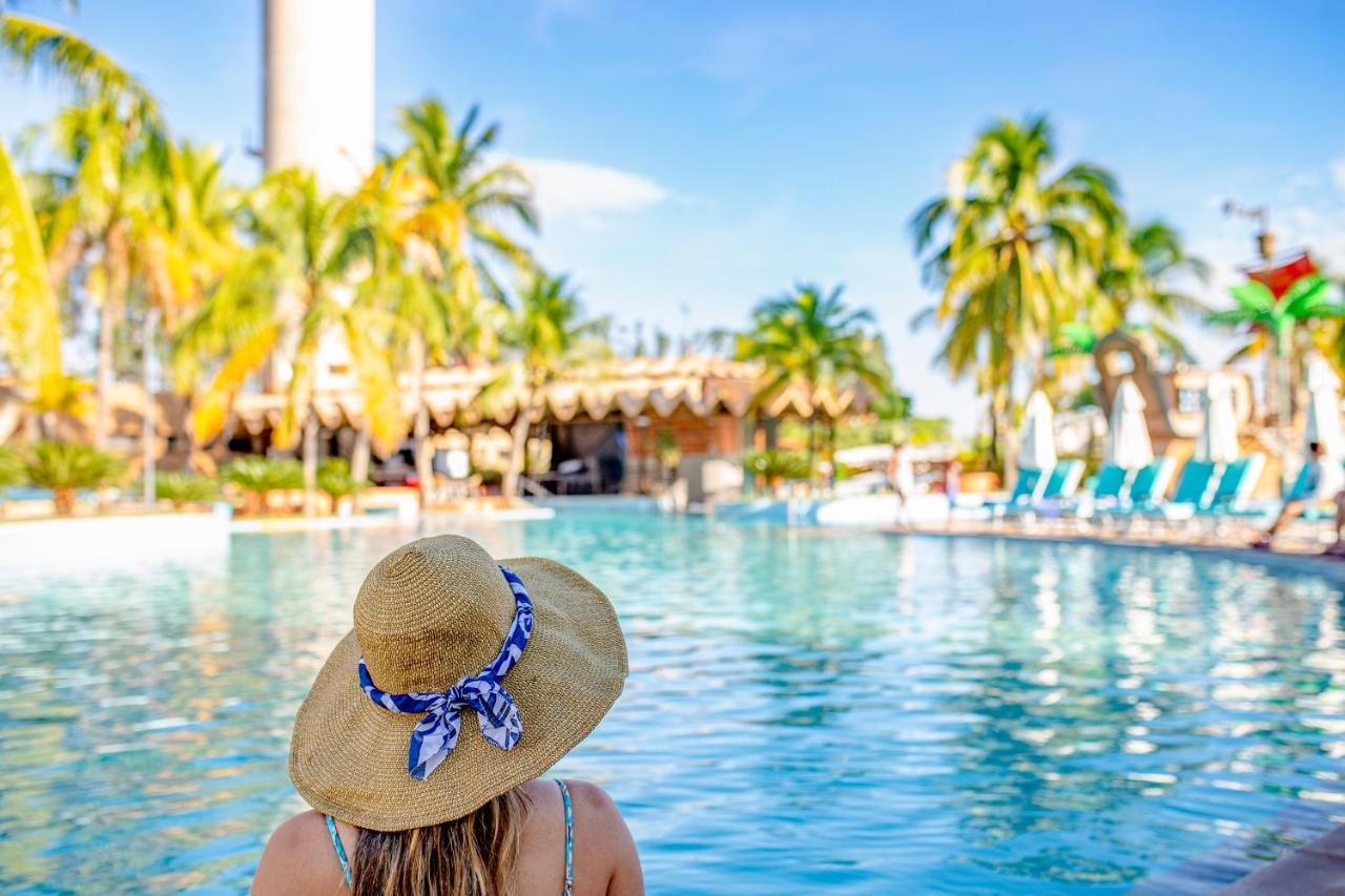 Blue Tree Thermas De Lins Resort Luaran gambar The pool at Atlantis Paradise Island