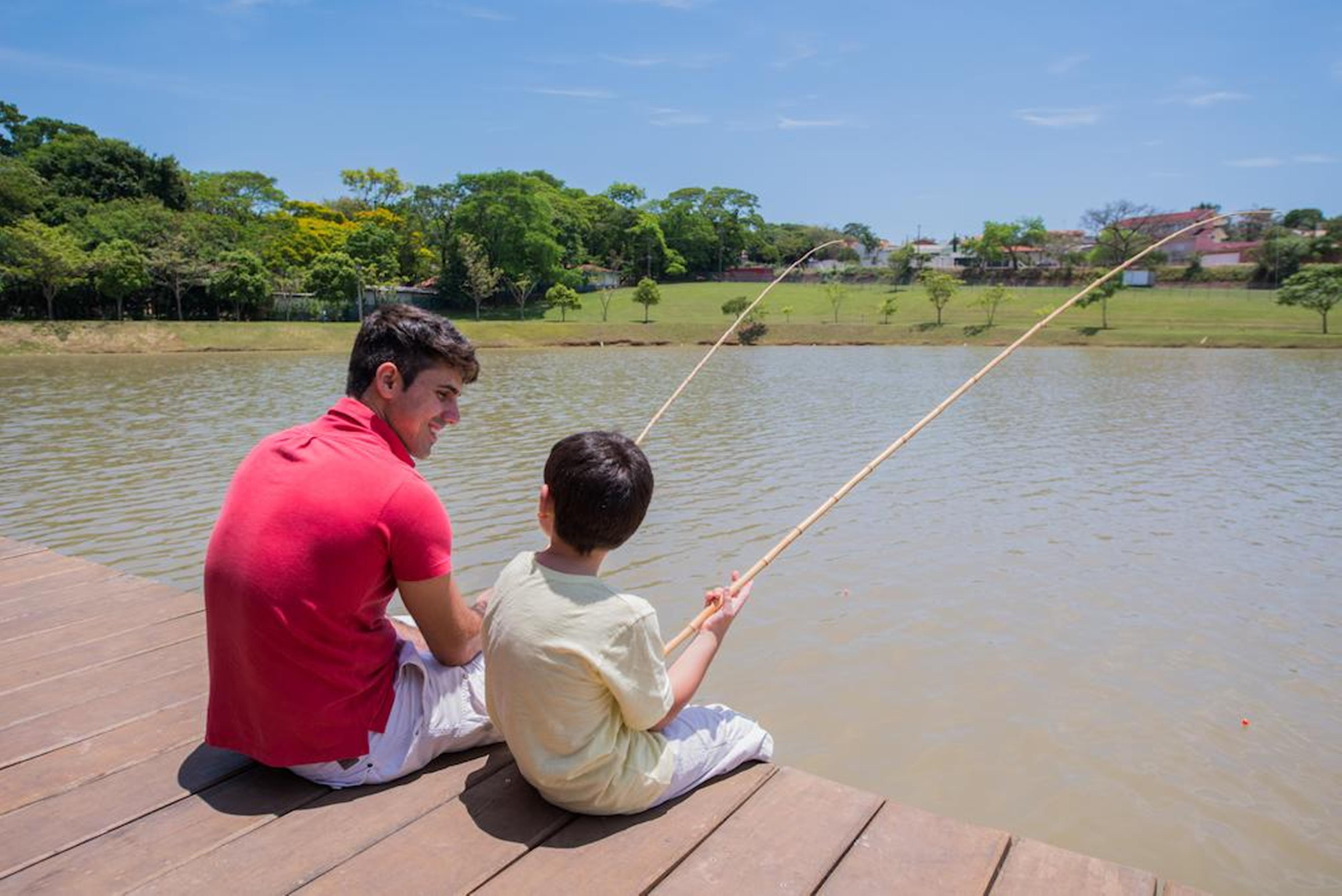 Blue Tree Thermas De Lins Resort Luaran gambar Fishing at the lake
