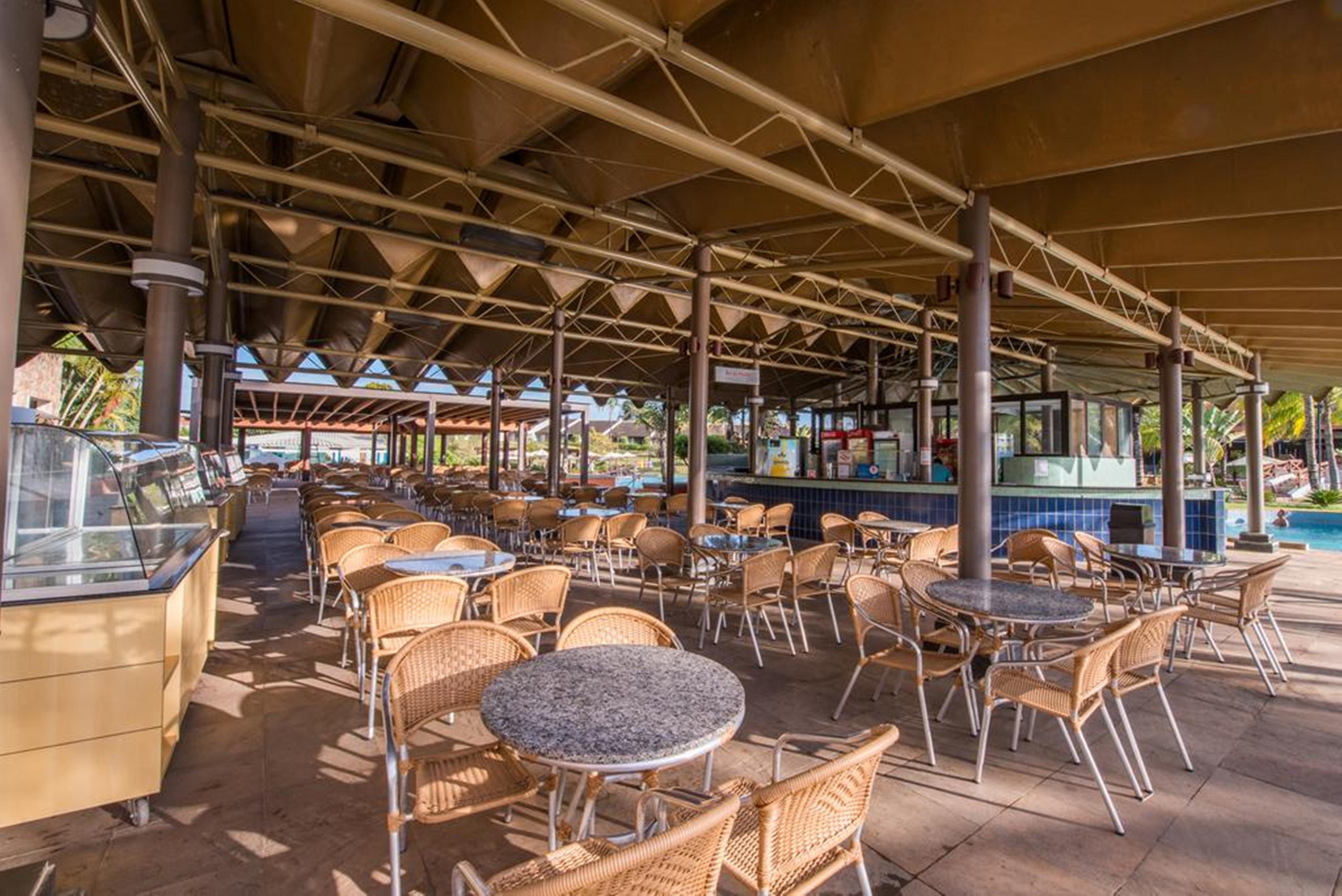 Blue Tree Thermas De Lins Resort Luaran gambar The interior of the restaurant