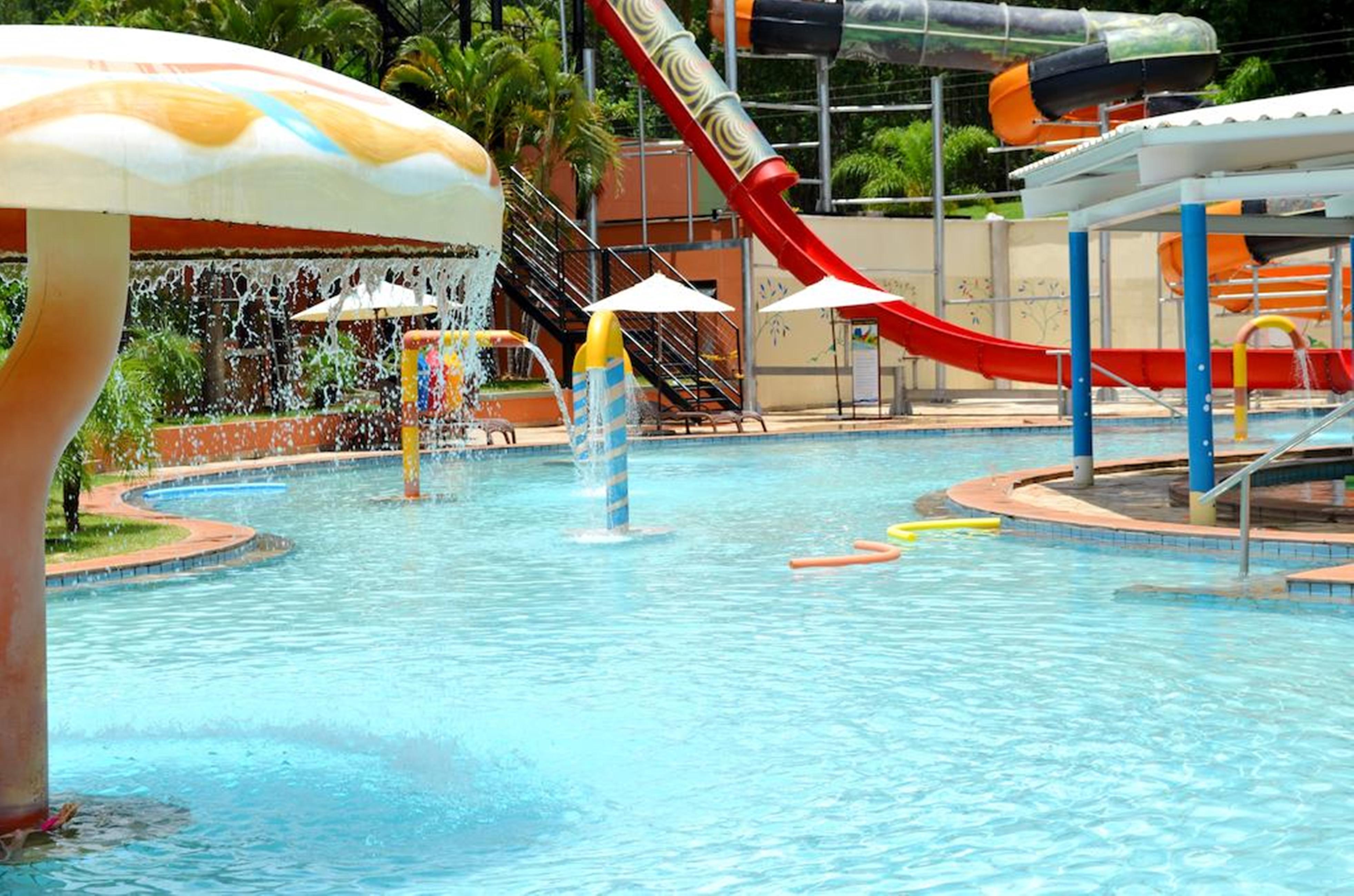 Blue Tree Thermas De Lins Resort Luaran gambar Splash Island