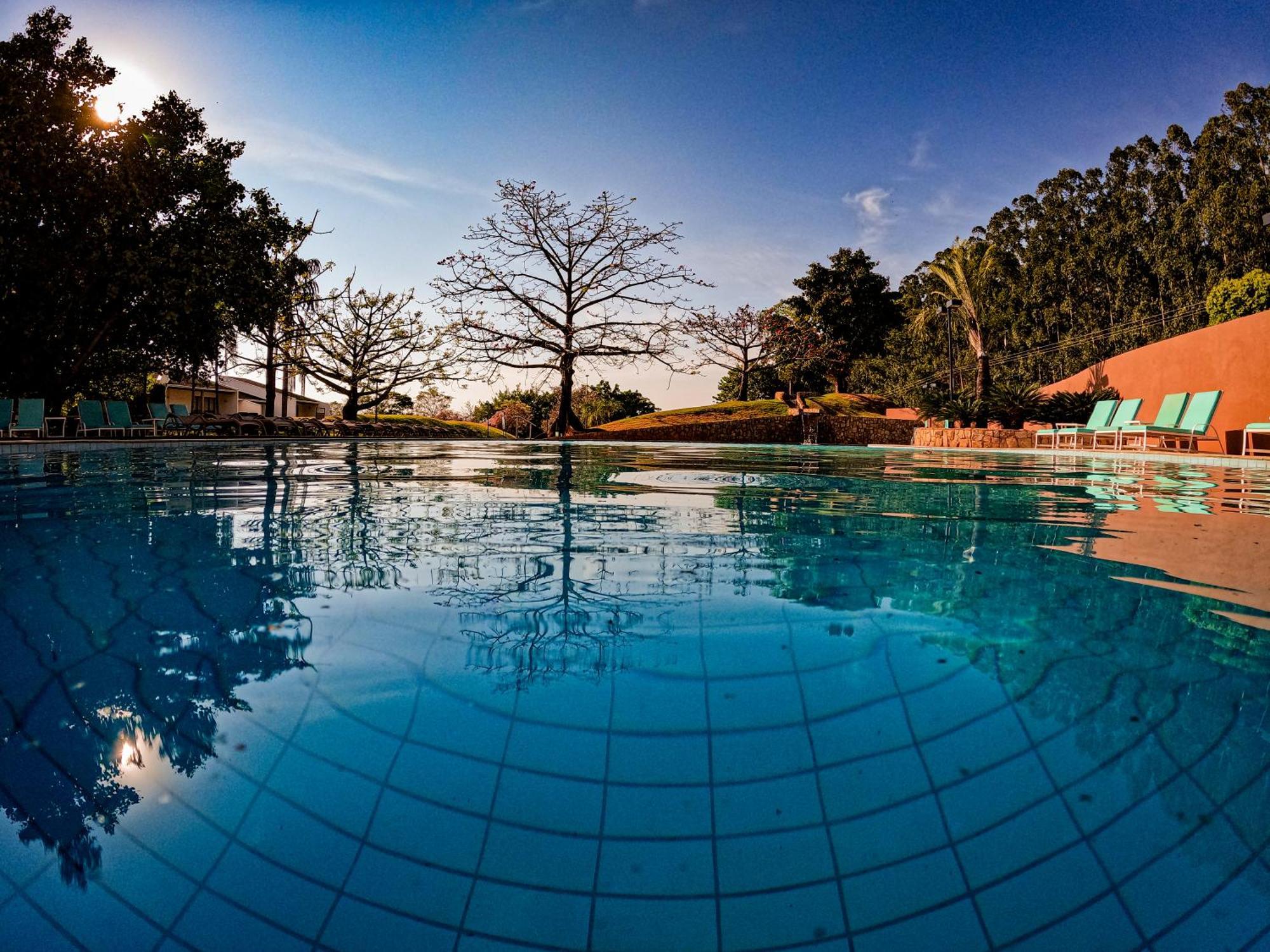Blue Tree Thermas De Lins Resort Luaran gambar The swimming pool at the resort
