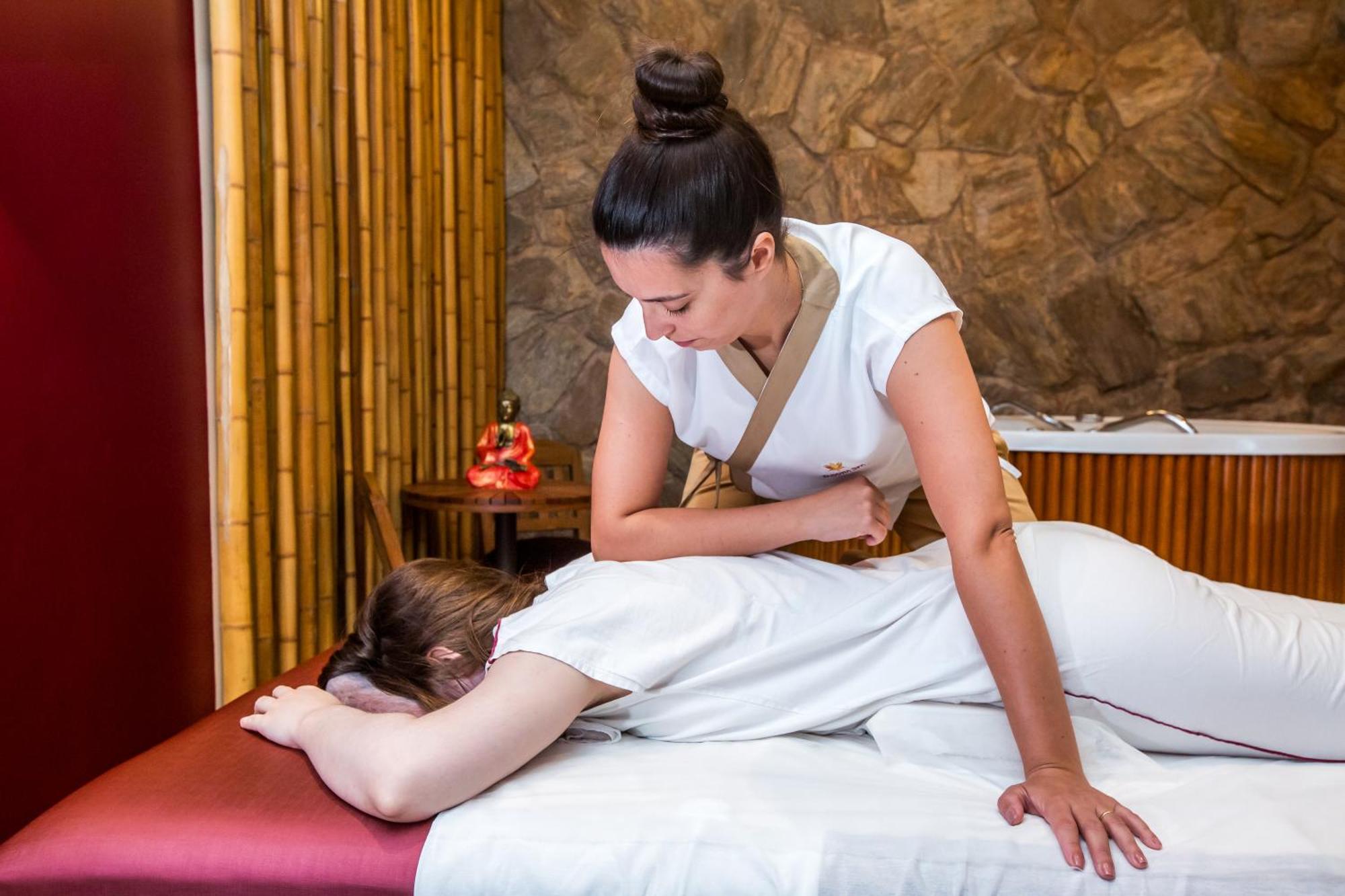 Blue Tree Thermas De Lins Resort Luaran gambar Thai massage
