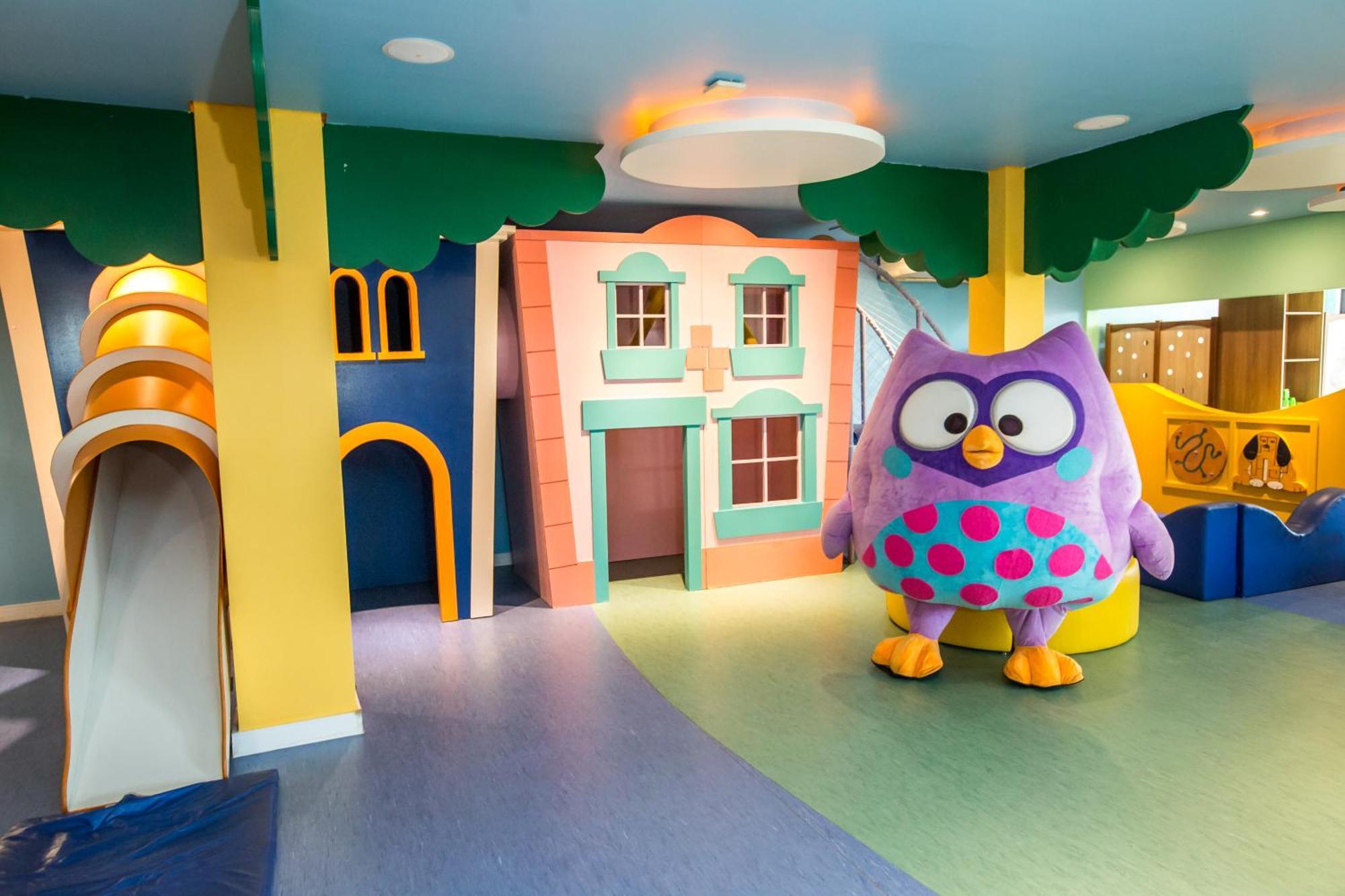 Blue Tree Thermas De Lins Resort Luaran gambar The Owl Hospital Mascot