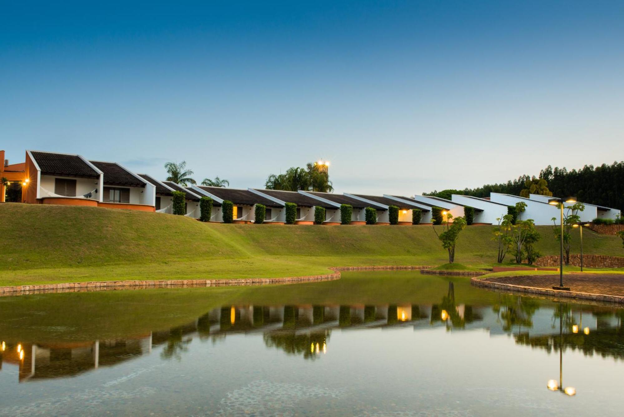 Blue Tree Thermas De Lins Resort Luaran gambar The Village
