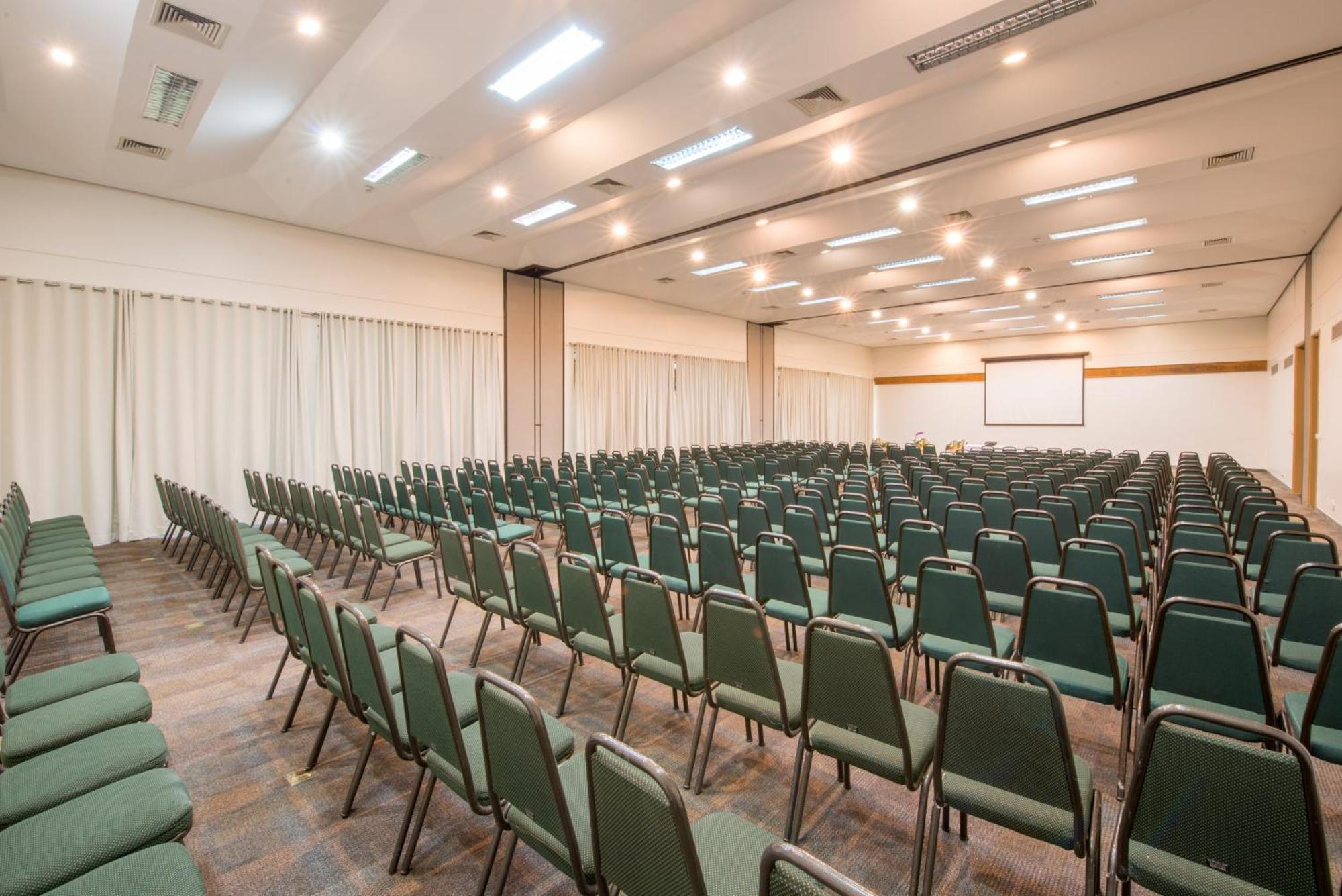 Blue Tree Thermas De Lins Resort Luaran gambar Conference room