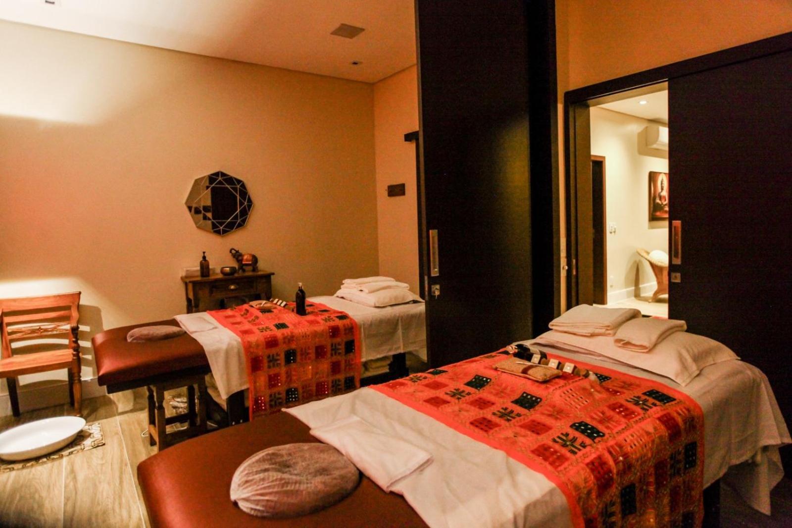 Blue Tree Thermas De Lins Resort Luaran gambar A spa in a hotel
