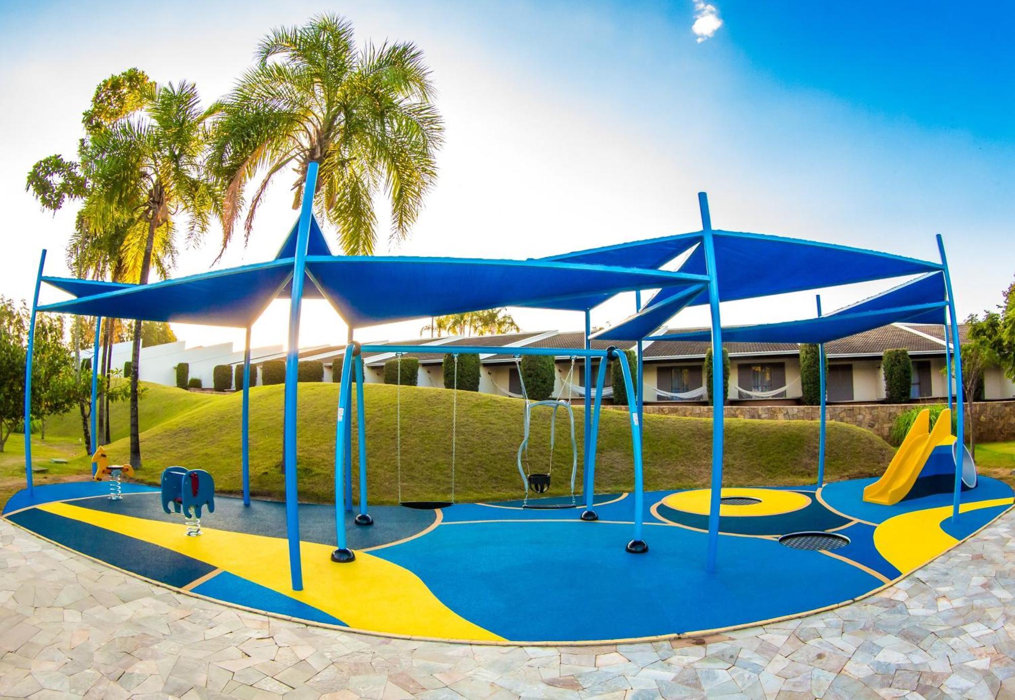 Blue Tree Thermas De Lins Resort Luaran gambar Playground at the school