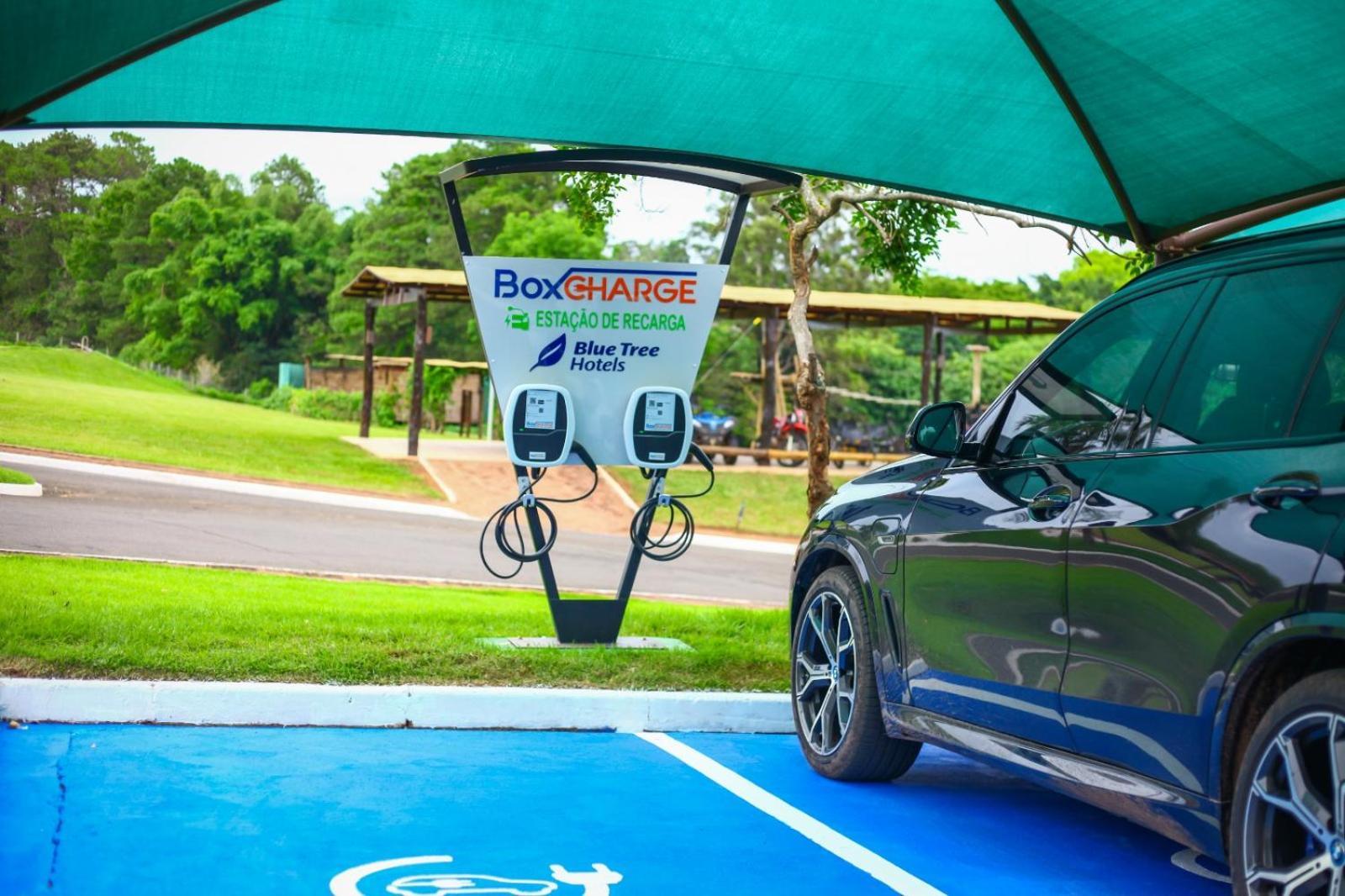 Blue Tree Thermas De Lins Resort Luaran gambar Electric vehicle charging station at the Sunshine Coast Airport