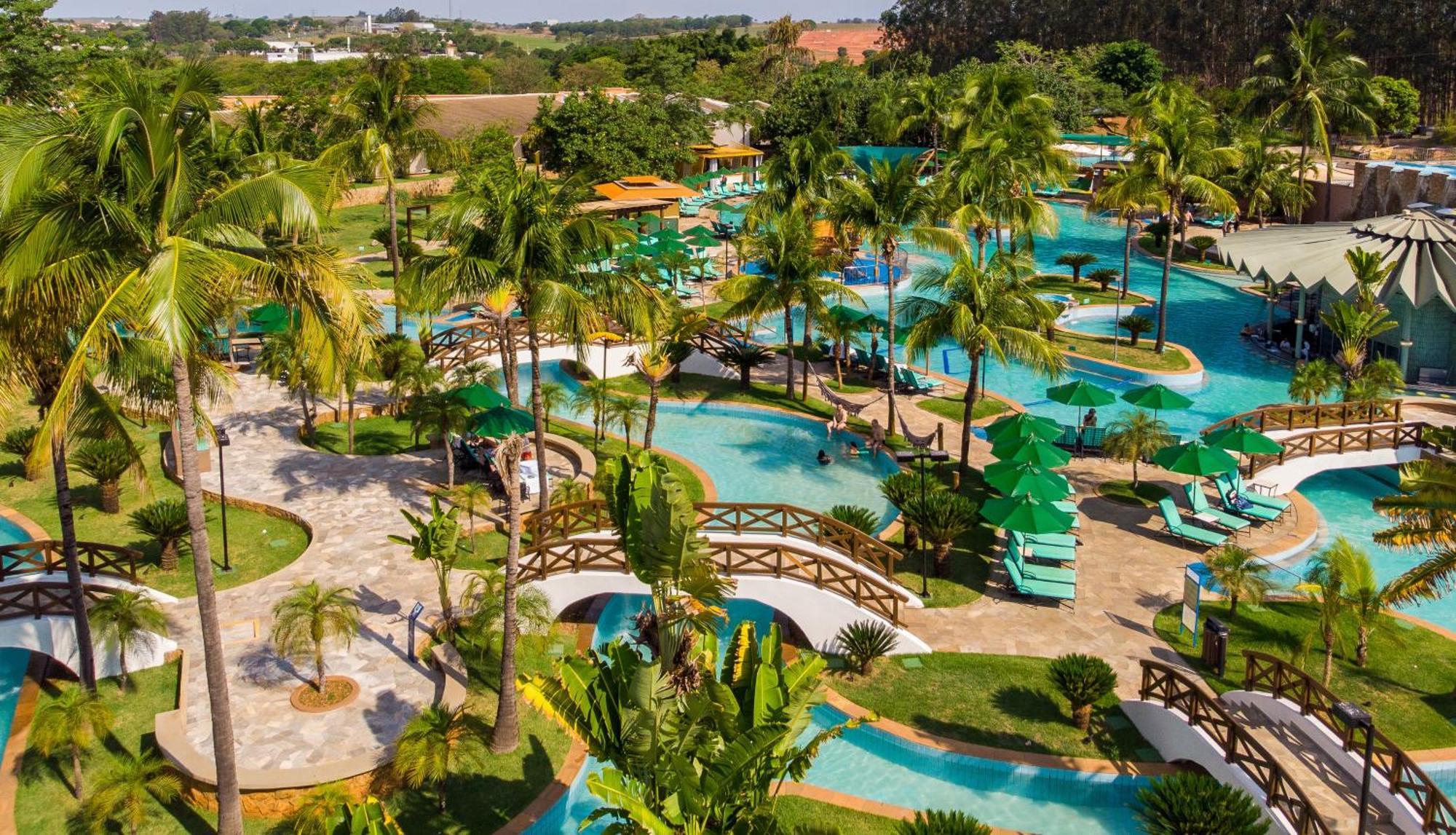 Blue Tree Thermas De Lins Resort Luaran gambar The resort's lagoon